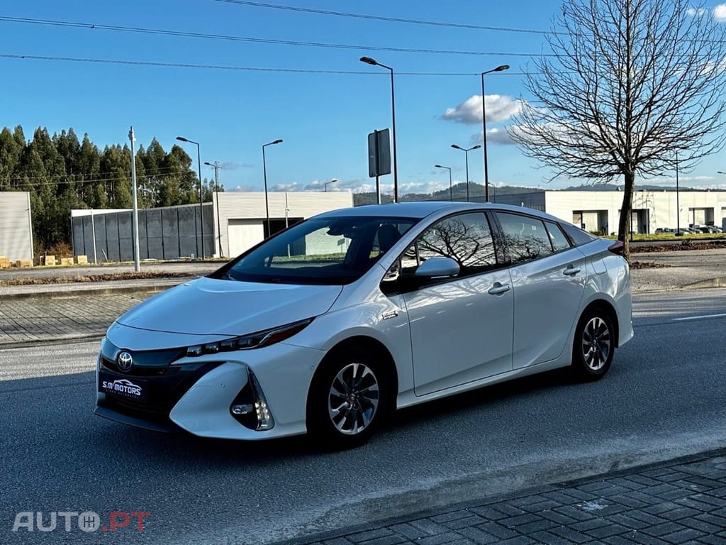 Toyota Prius 1.8 Plug-In Luxury+Pele