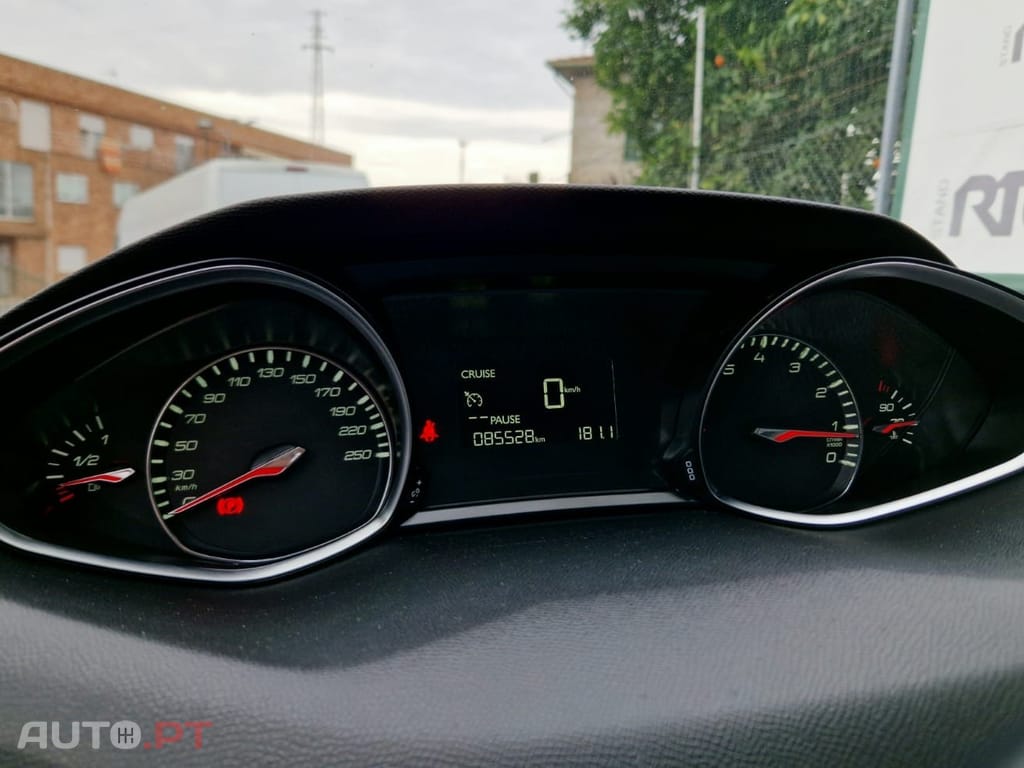 Peugeot 308 1.2 PureTech Allure J18