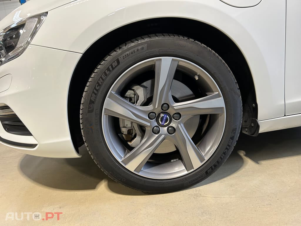 Volvo V60 R-Design D6 PLUG IN