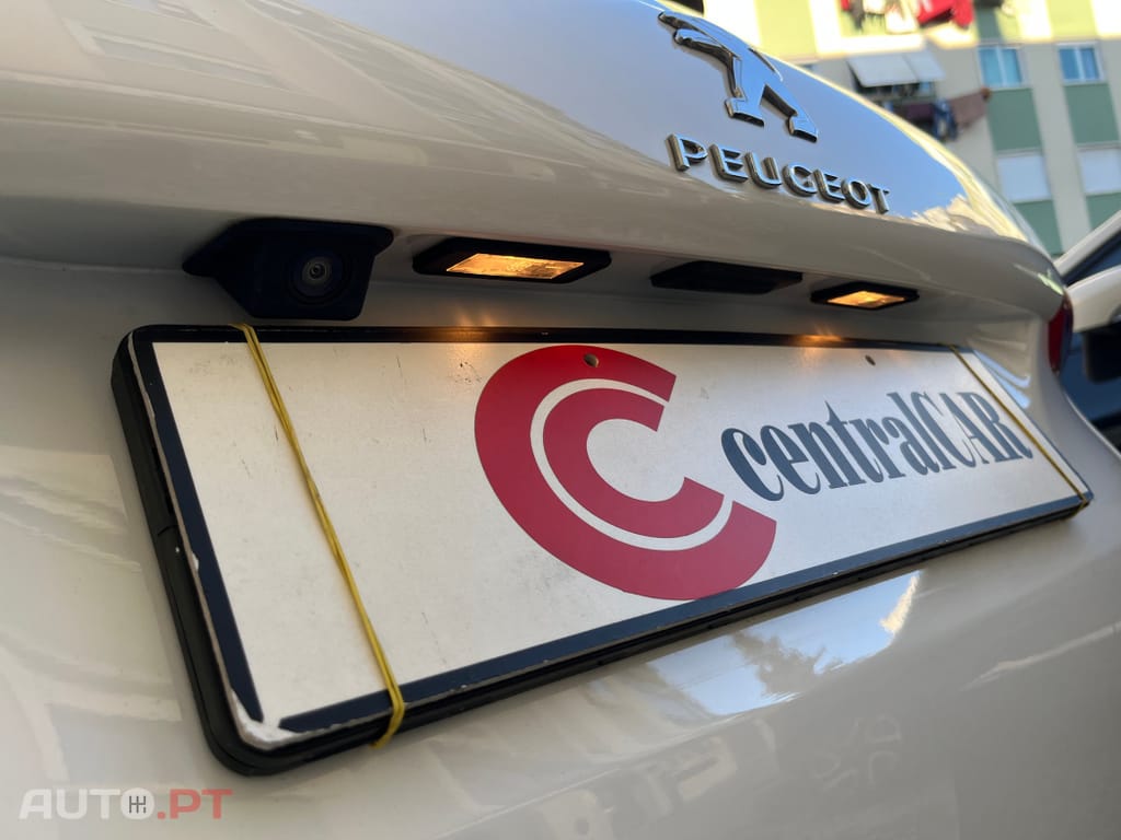 Peugeot 2008 1.5 BlueHDi Signature