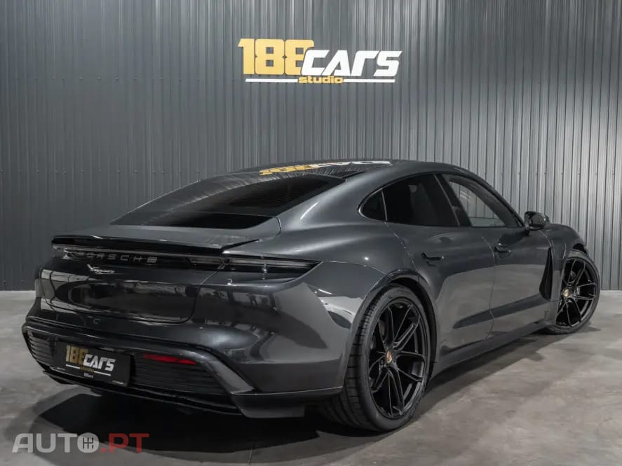 Porsche Taycan 4