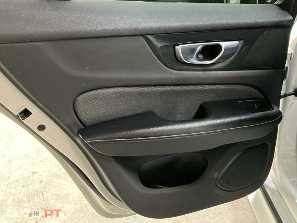 Volvo V60 2.0 T8 AWD TE R-Design