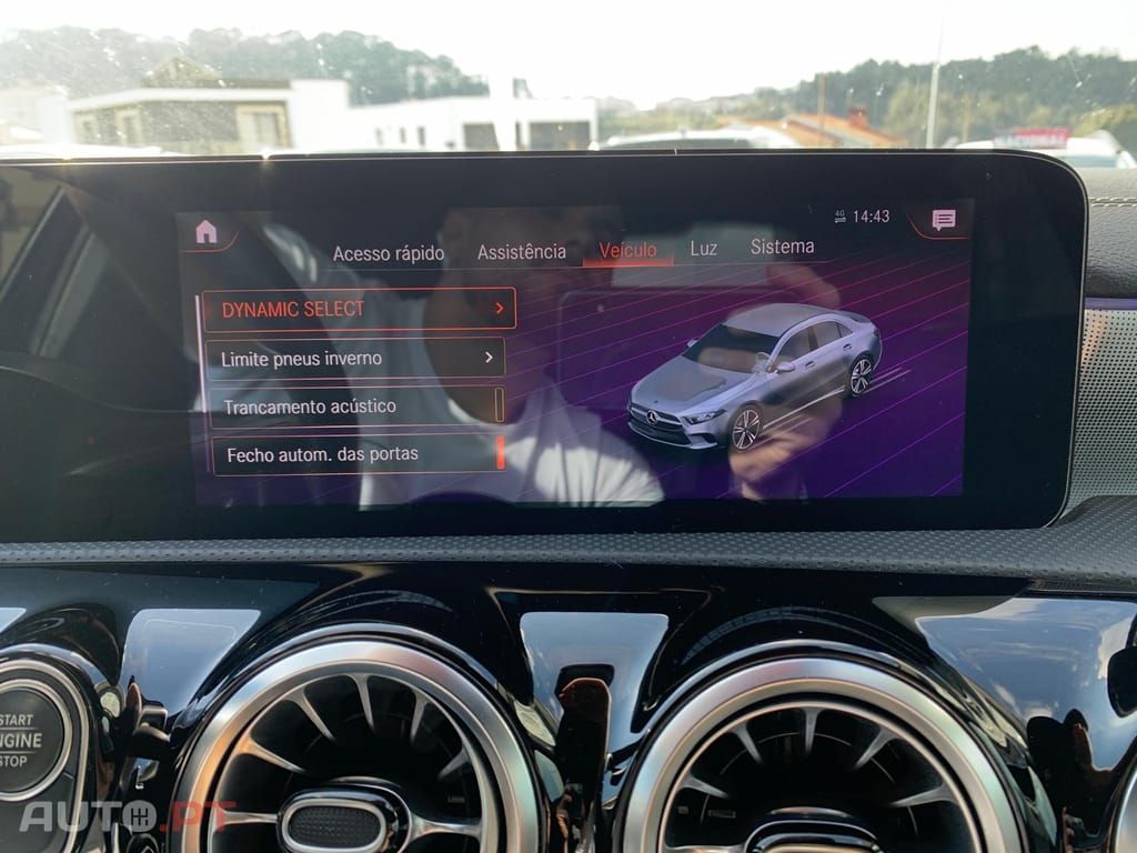 Mercedes-Benz A 250 e AMG Line