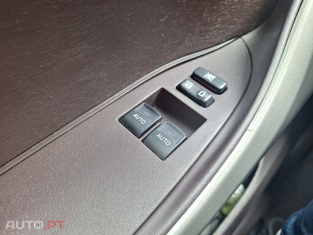 Toyota iQ 1.0 VVT-i 2