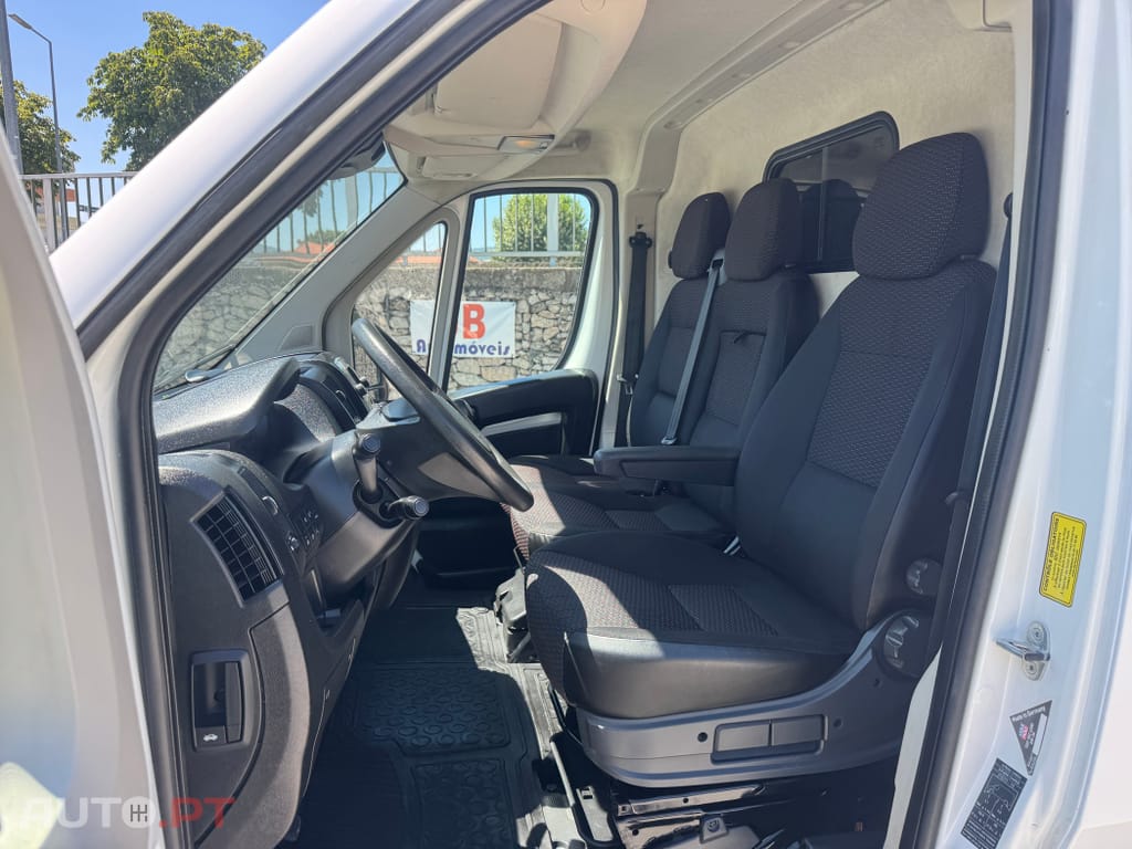 Peugeot Boxer 2.2 BlueHDi 330 L2H2 Premium