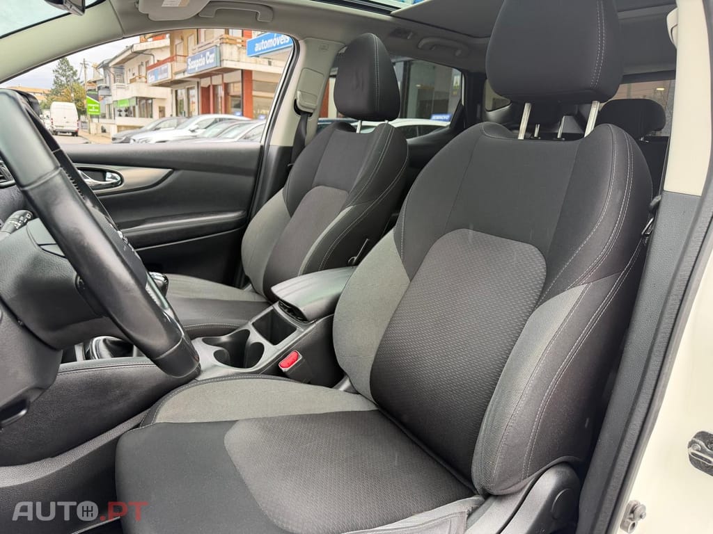 Nissan Qashqai 1.5 dCi N-Connecta J18+Led
