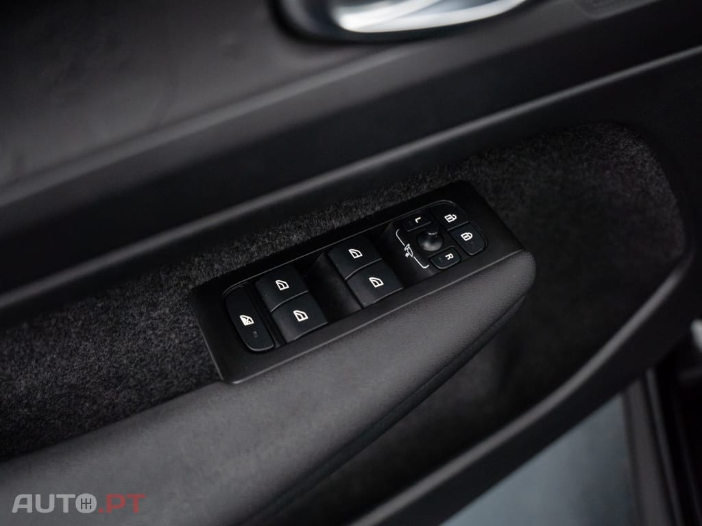 Volvo XC40 1.5 T2 Momentum Core