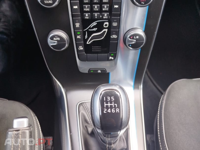 Volvo V40 2.0 D4 R-Design