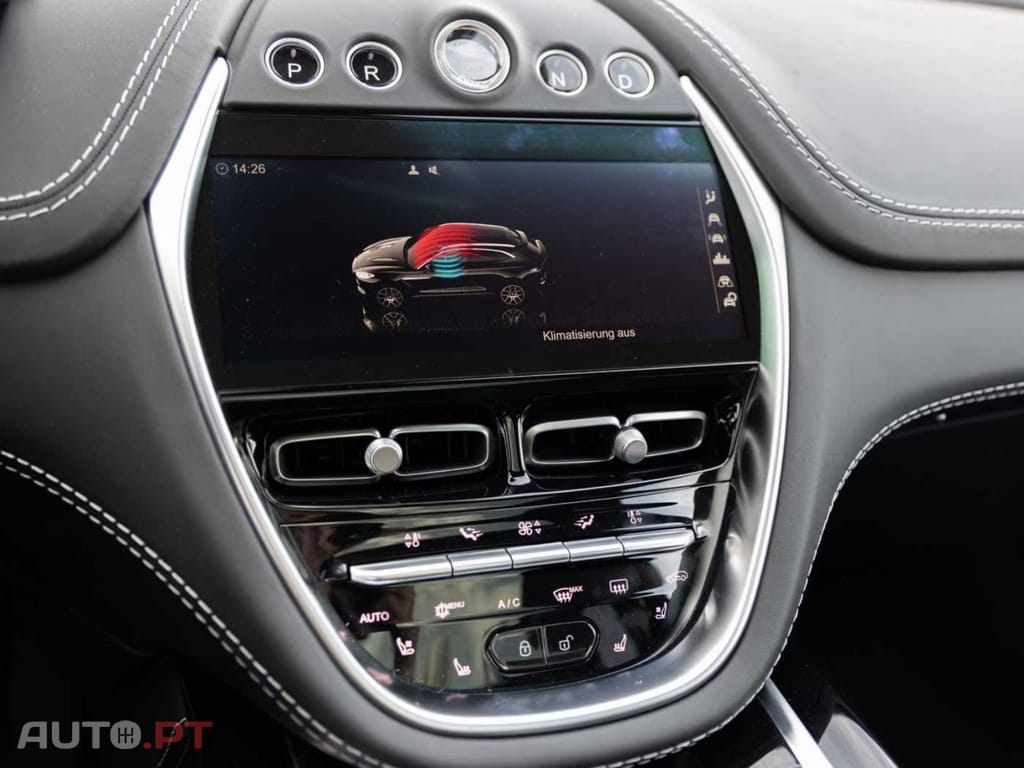 Aston Martin DBX V8