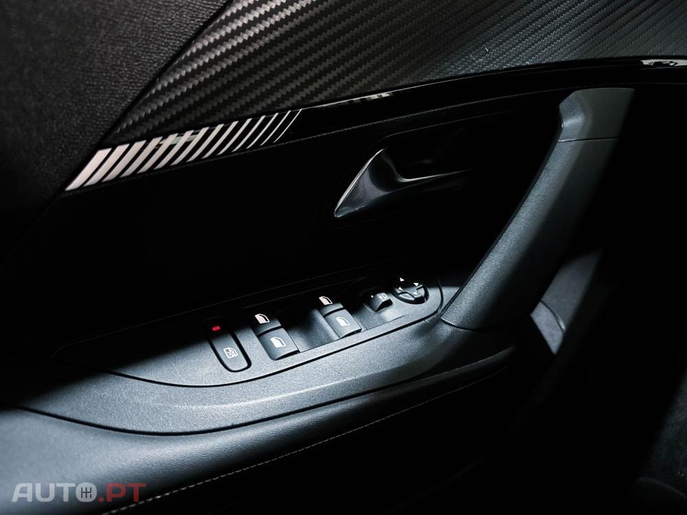 Peugeot 2008 1.2 PureTech Allure EAT8