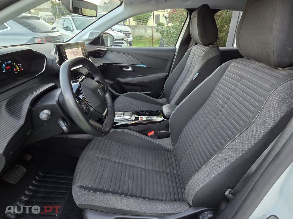 Peugeot E-208 50 kWh Style