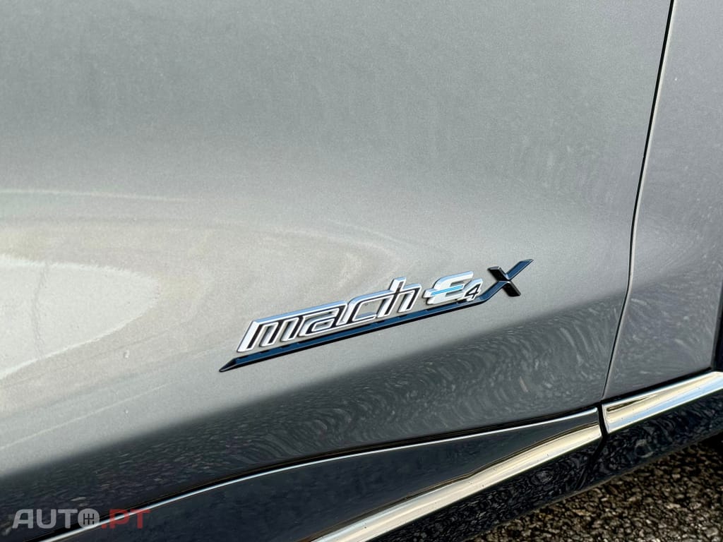 Ford Mustang Mach-E AWD PREMIUM