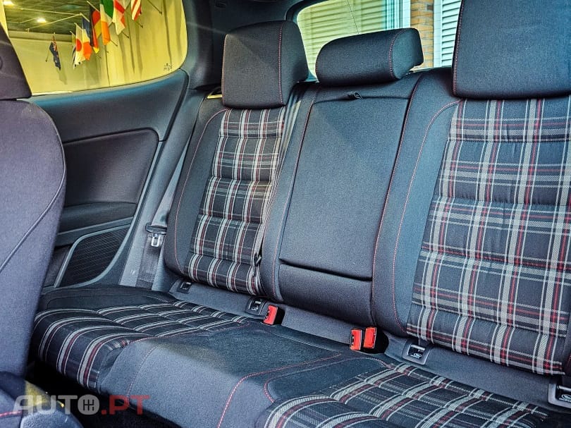 Volkswagen Golf 2.0 TSI GTI DSG — fotografia 9