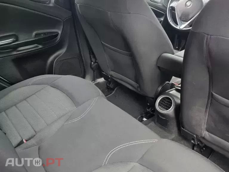 Alfa Romeo Giulietta 1.6 JTDM Sport — fotografia 16