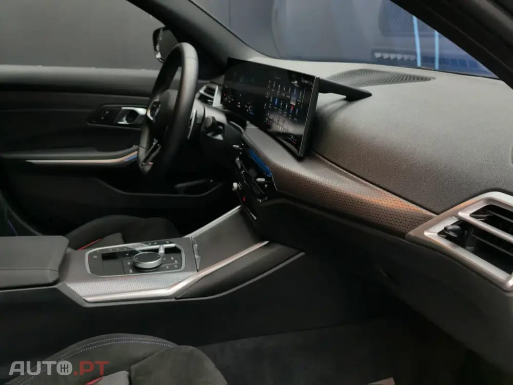 BMW 330 e Pack Desportivo M Pro Auto