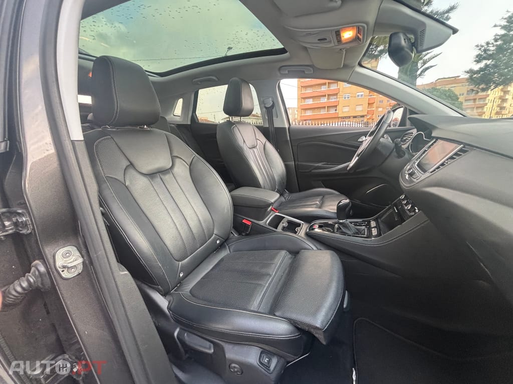 Opel Grandland (X) 1.2 T Design & Tech AT