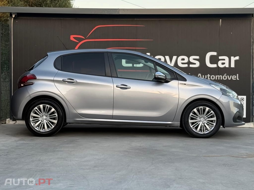 Peugeot 208 1.2 PureTech Signature