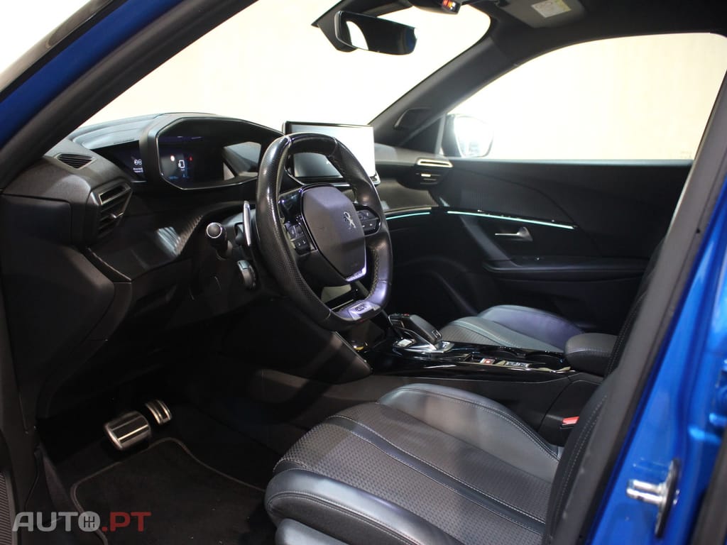 Peugeot 2008 1.2 PureTech GT EAT8