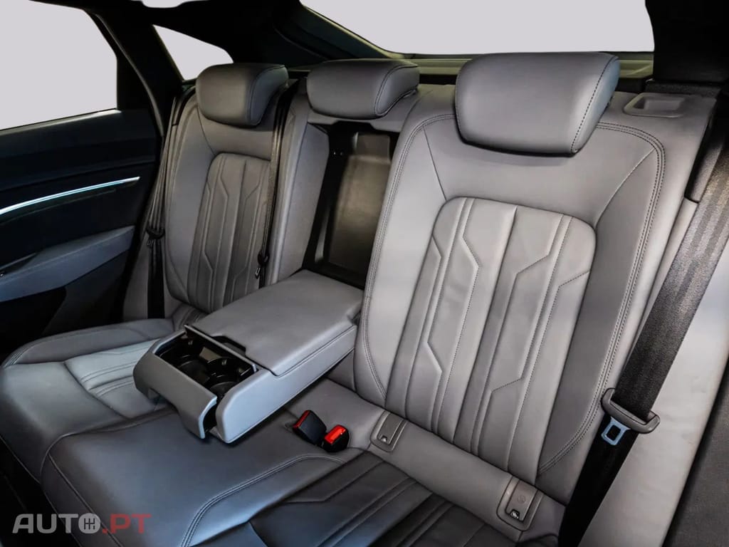 Audi Q8 E-Tron I.V.A DEDUTÍVEL  S LINE