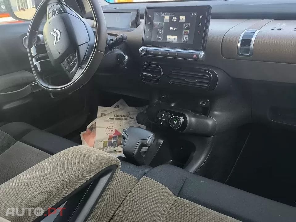 Citroën C4 Cactus 1.6 BlueHDi Shine ETG6 — fotografia 3