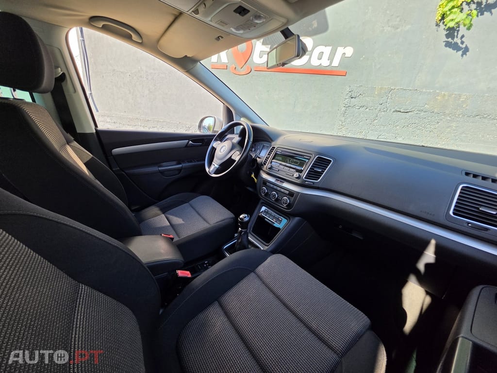 Volkswagen Sharan 2.0 TDI Confortline — fotografia 15
