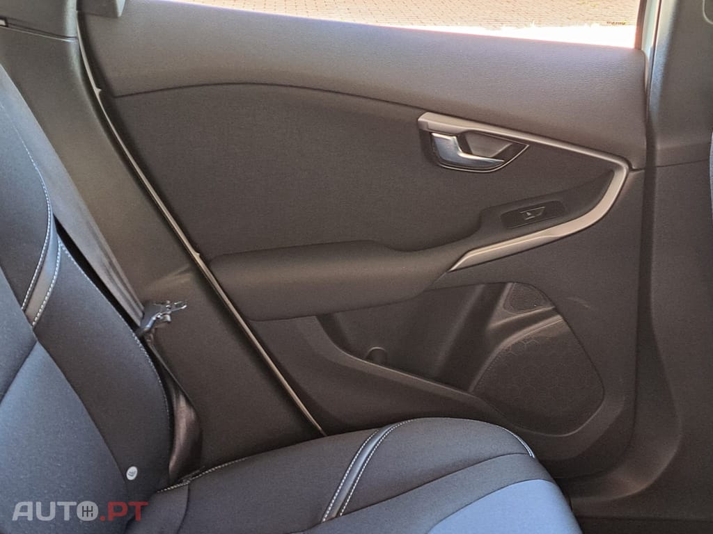 Volvo V40 2.0 D2 Momentum Eco