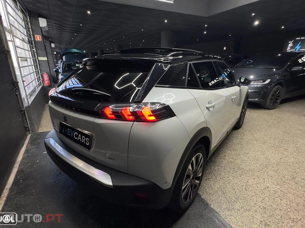 Peugeot E-2008 GT+