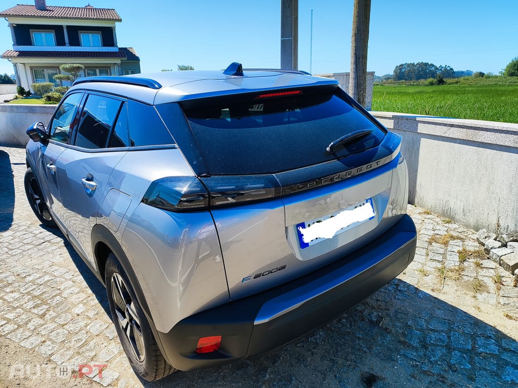 Peugeot E-2008 Allure 54kwh