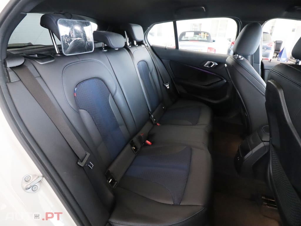 BMW 116 d Pack Desportivo M — fotografia 11
