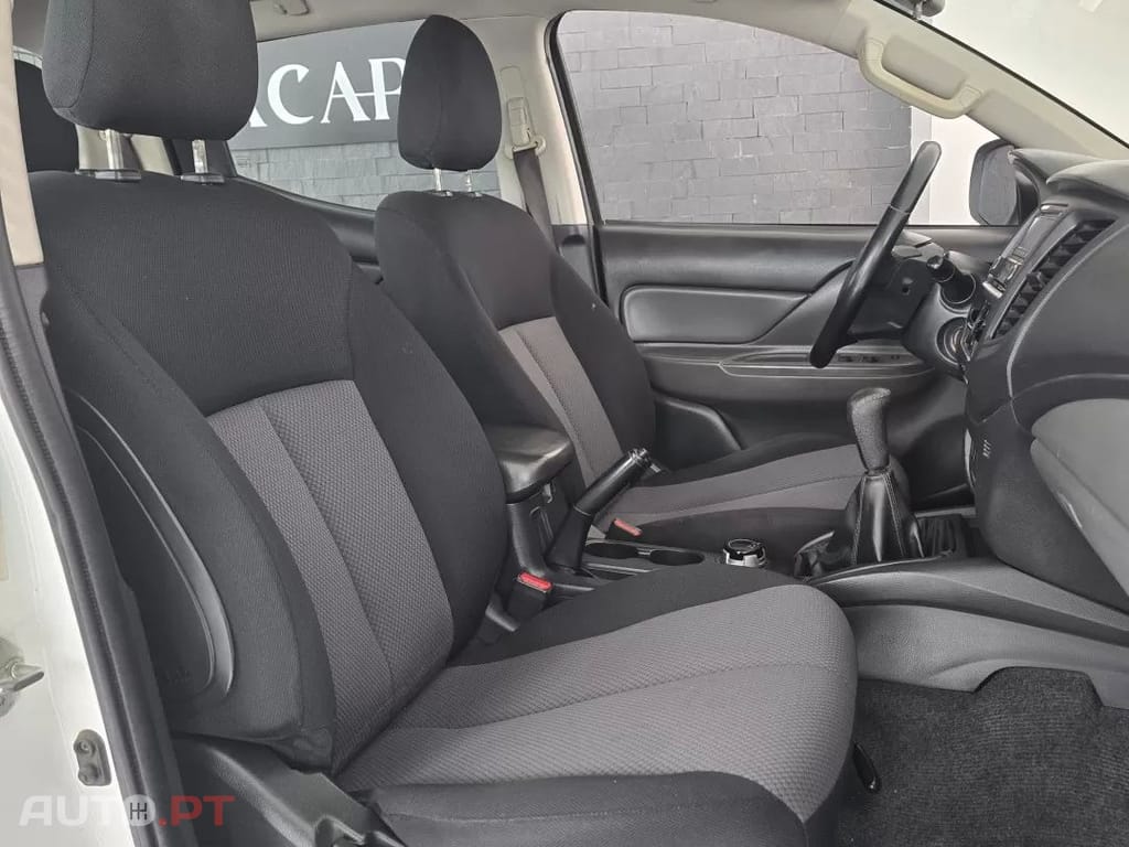 Mitsubishi L200 2.4 DI-D CD Invite 4WD