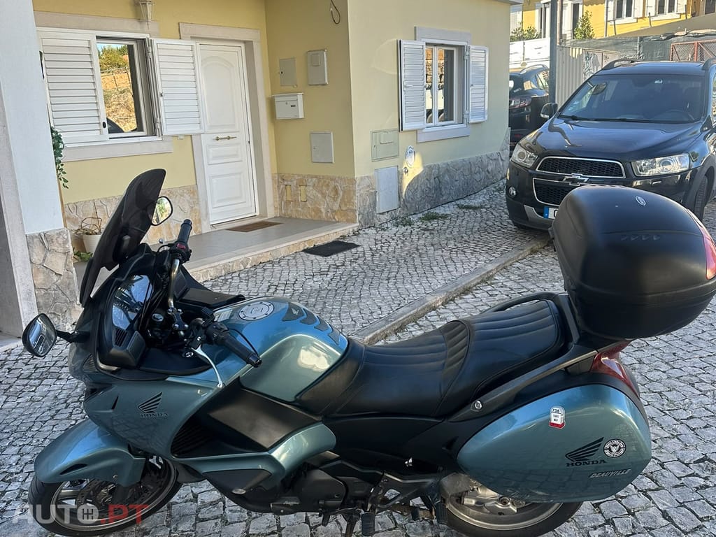 Honda Deauville NT700v