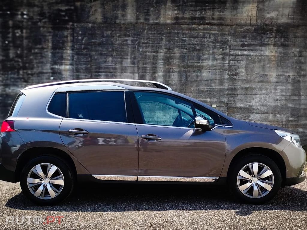 Peugeot 2008 1.2 PureTech Allure