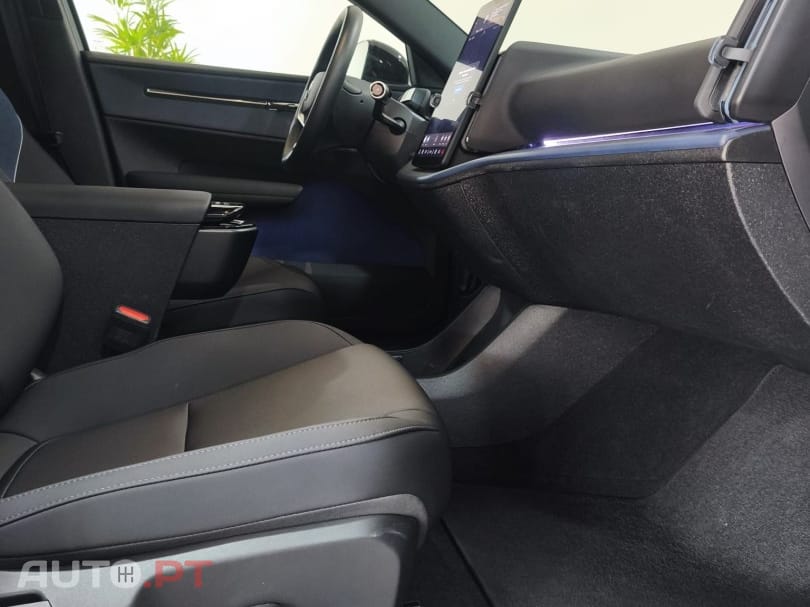 Volvo EX30 Single Motor Extended Range RWD Ultra