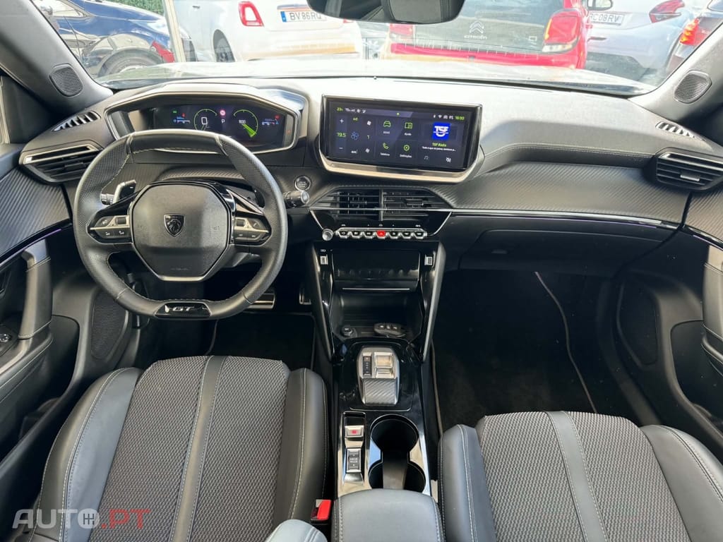 Peugeot 2008 1.2 PureTech GT EAT8
