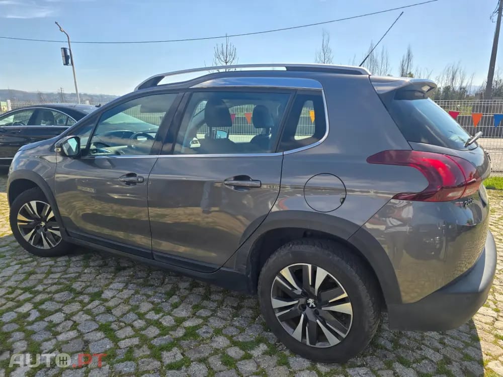 Peugeot 2008 PureTech 130 Allure Pack