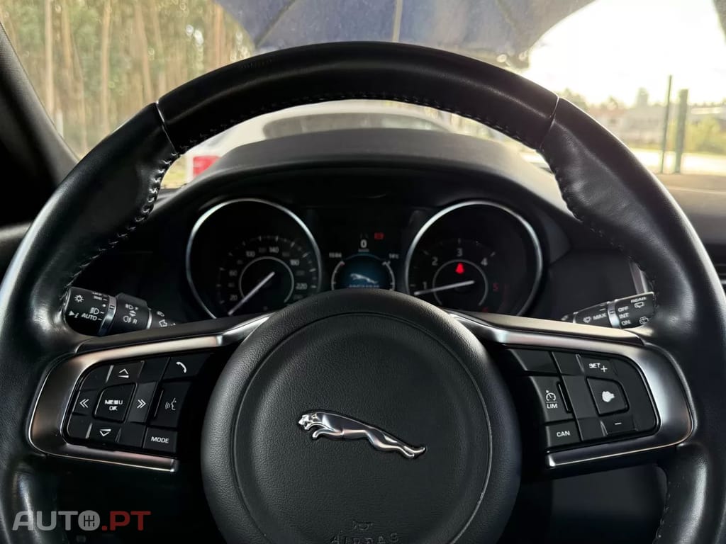 Jaguar E-Pace D150 AWD R-Dynamic