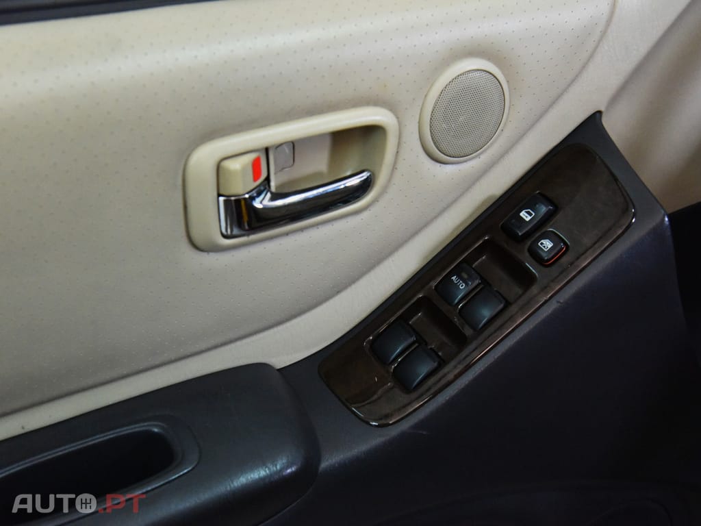 Toyota Highlander LIMITED 3.0 V6 4WD AUTOMATIC