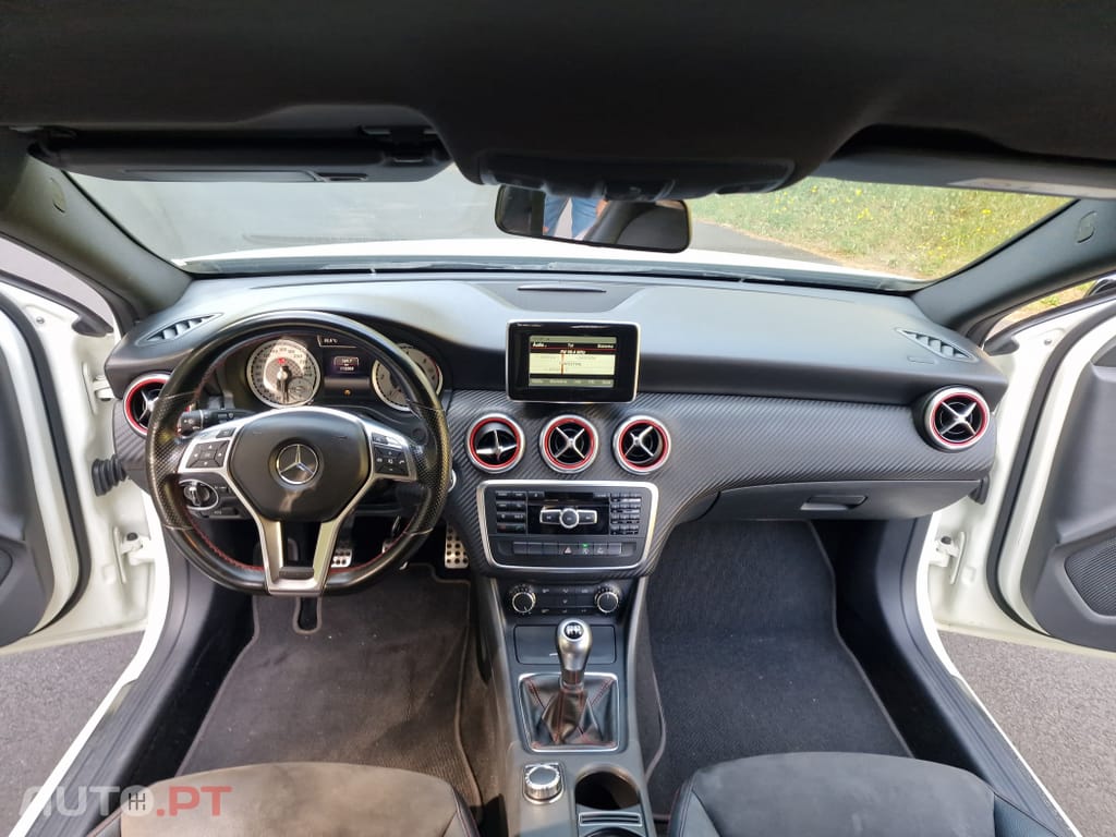 Mercedes-Benz A 180 d AMG Line