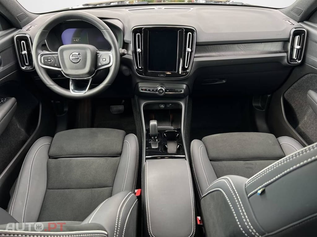 Volvo EX40 Core Recharge Pure AWD
