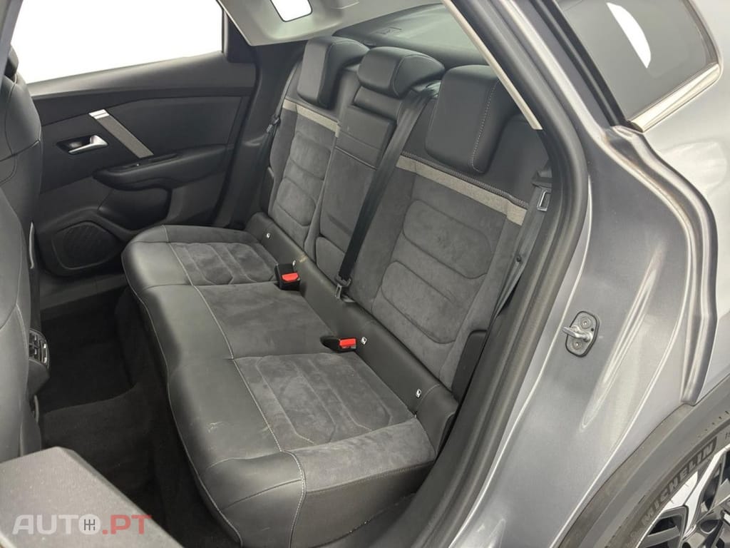 Citroen C4 X 1.2 PureTech Shine Pack EAT8