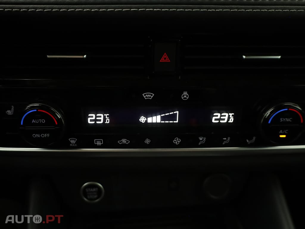 Nissan Qashqai 1.3 DIG-T N-Connecta LED Xtronic