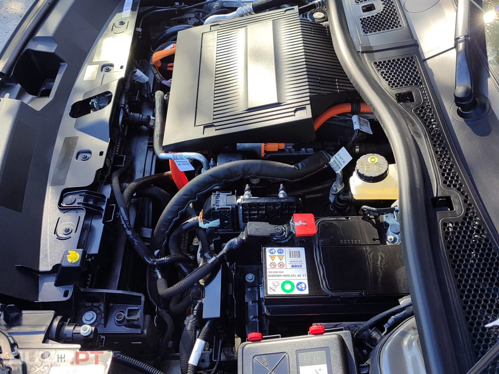 Peugeot E-2008 Active