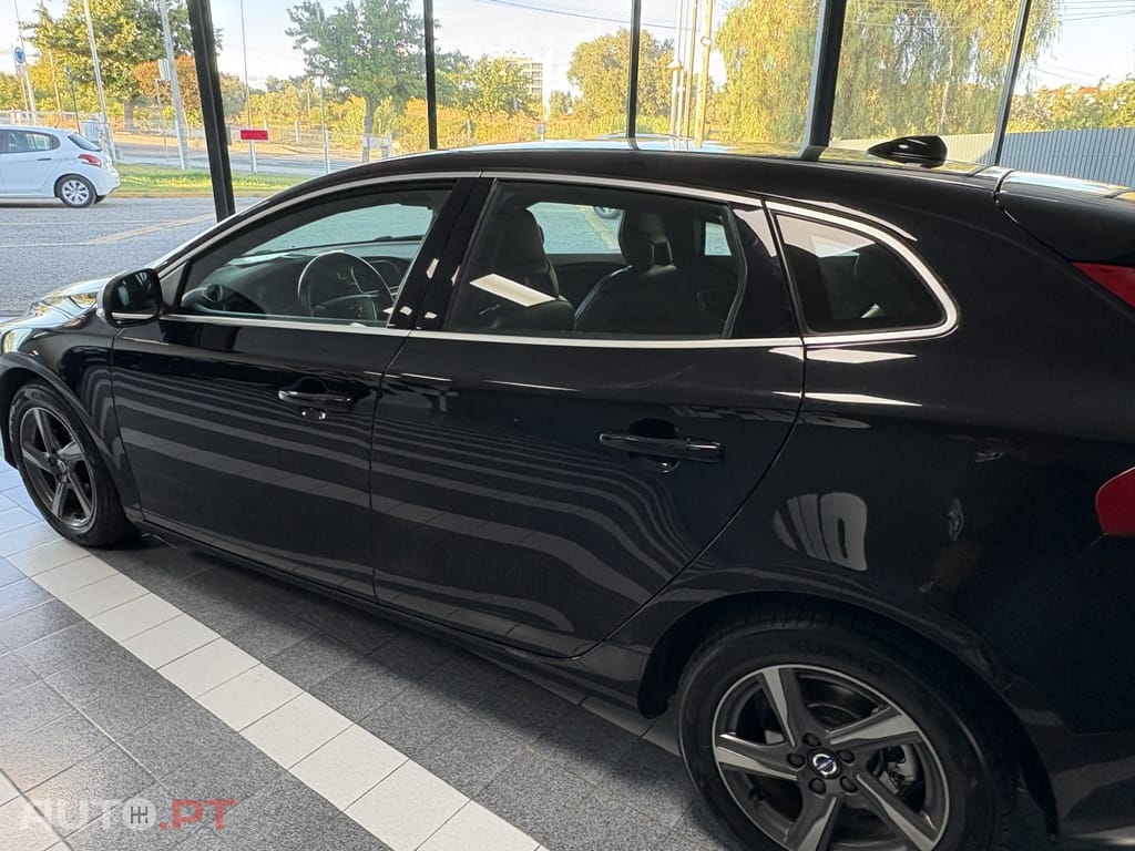 Volvo V40 2.0 D2 R-Design Momentum