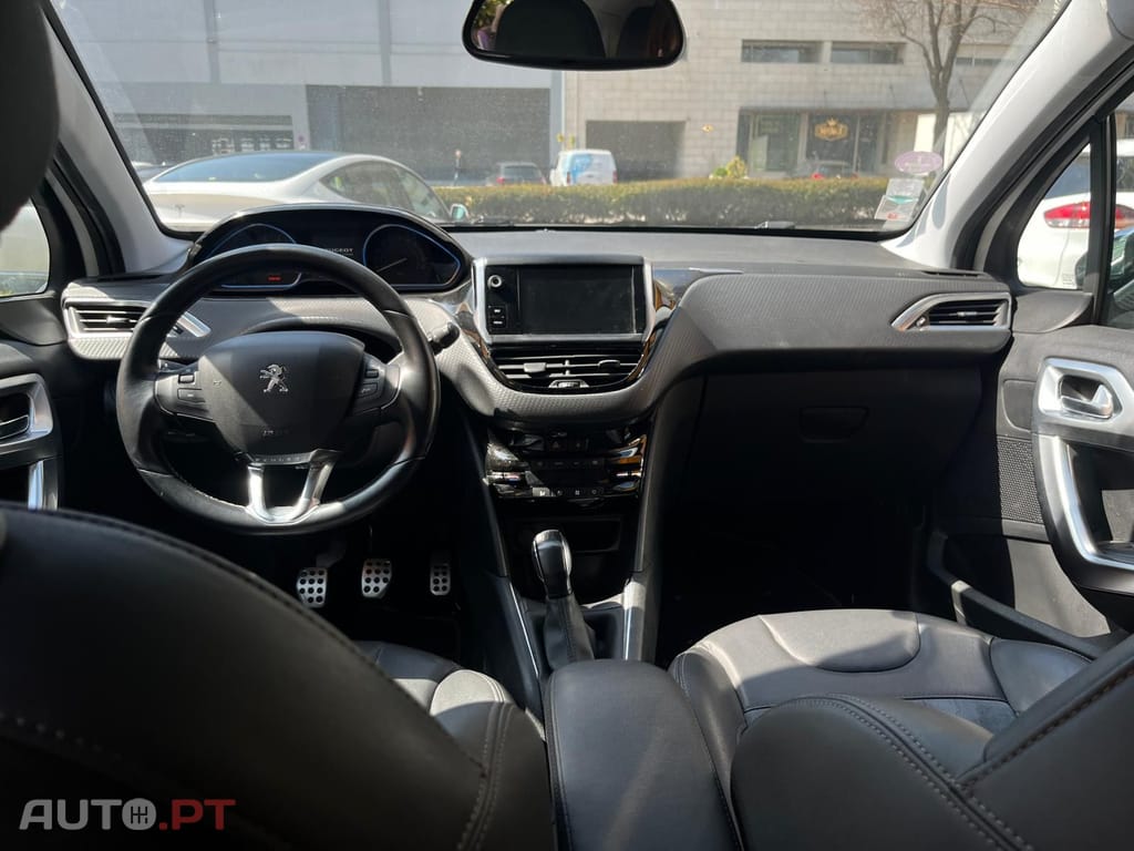 Peugeot 208  1.2 e-THP Féline