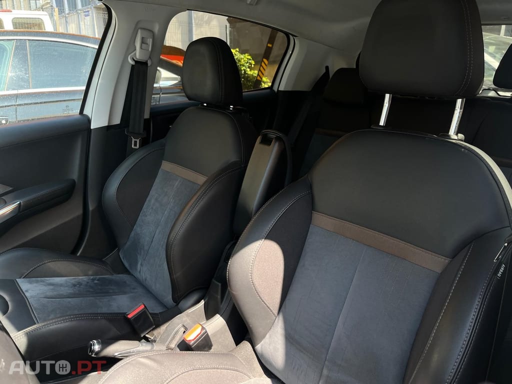 Peugeot 208  1.2 e-THP Féline