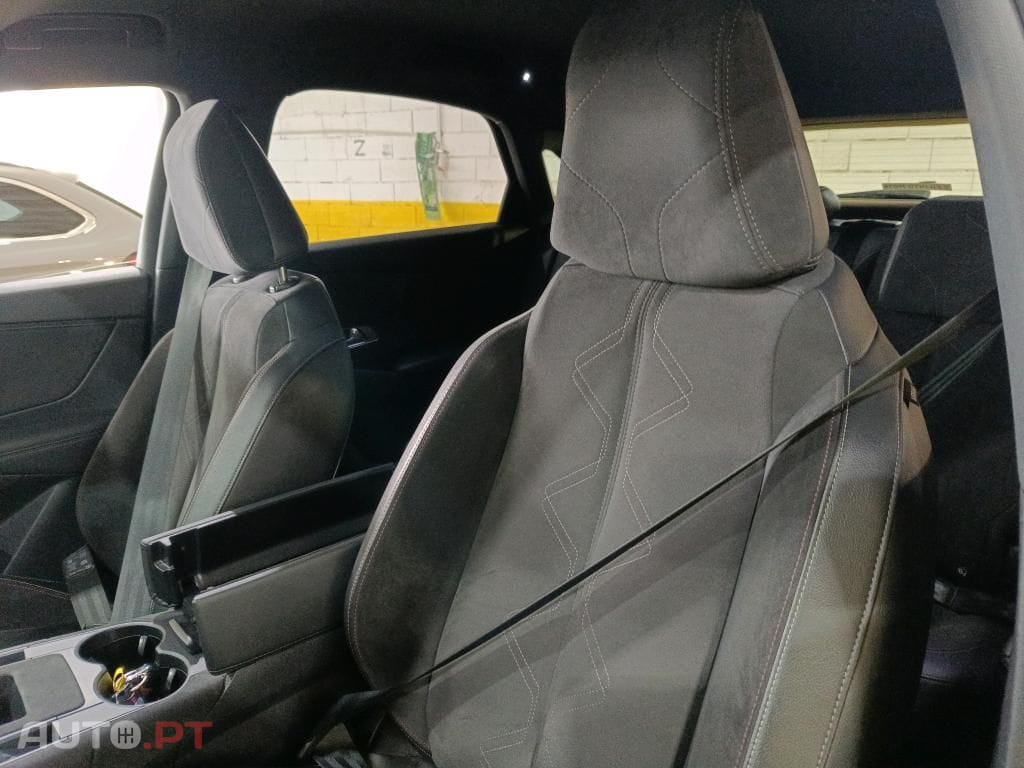 DS DS7 Crossback E-Tense Performance Line EAT8