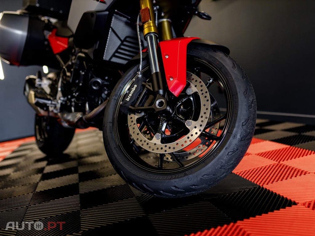 BMW F 4R90