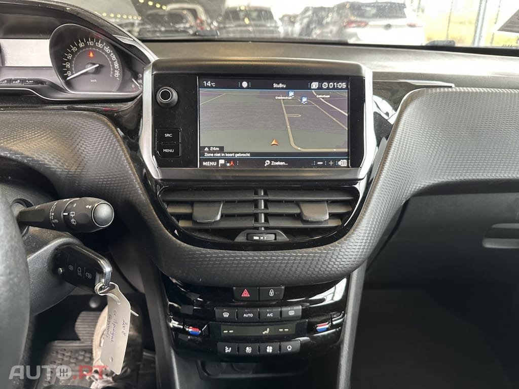 Peugeot 2008 1.2 PureTech Signature EAT6