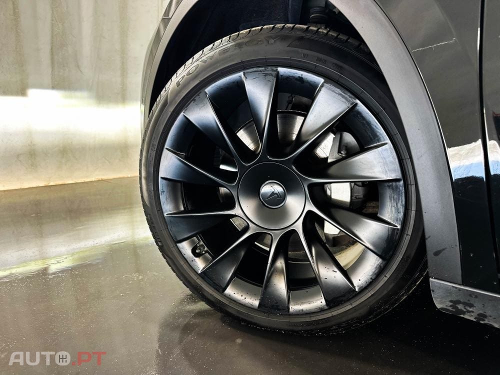 Tesla Model Y Long Range Dual Motor AWD