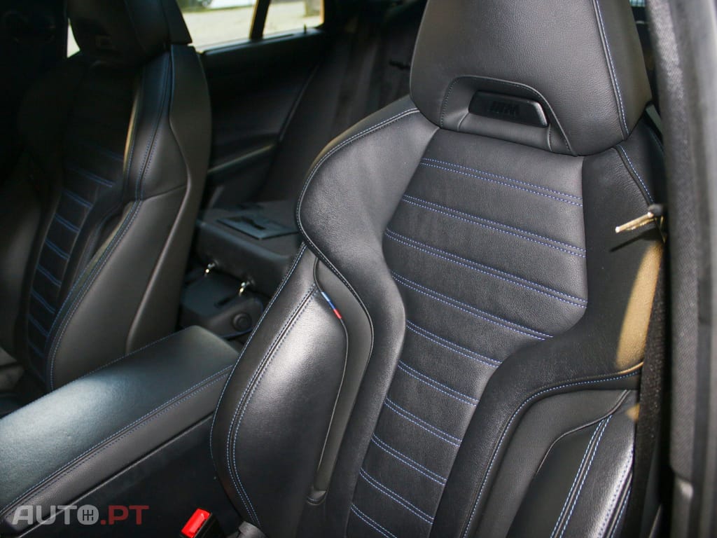 BMW 330 e Touring Pack Desportivo M Auto